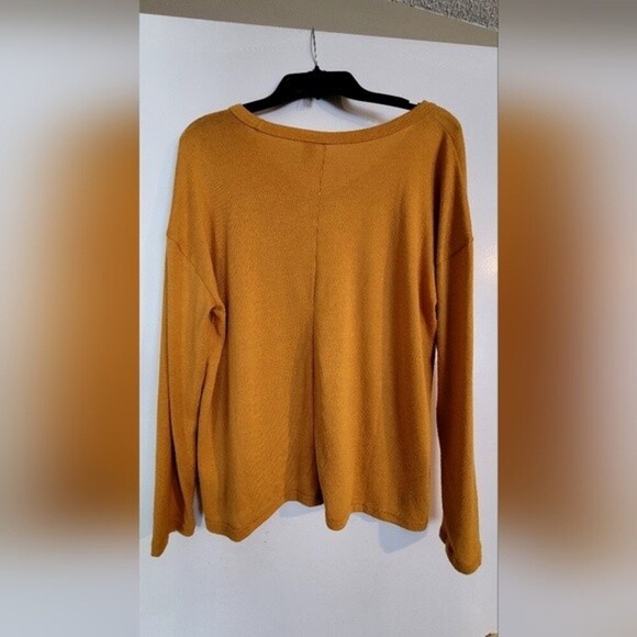 Old Navy, LongSleeve VNeck Sweater Size Medium Gold Color - Picture 2 of 5